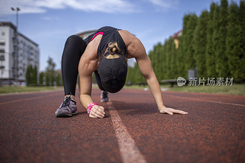 Female sprinter prepairing for a race